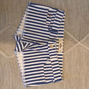 Hollister jean shorts size 7/28w